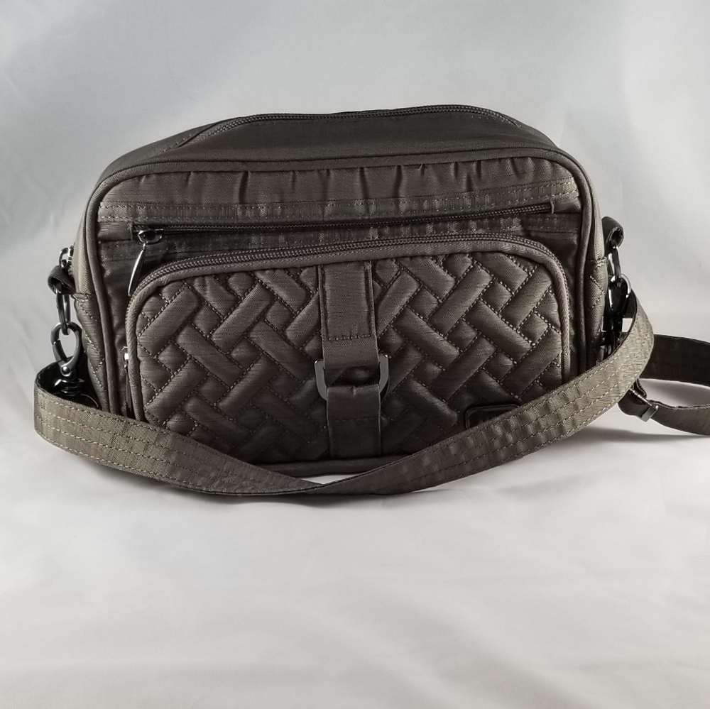 Lug carousel crossbody